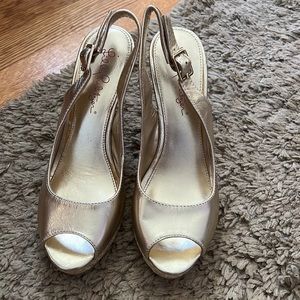 Lilly Pulitzer, gold, open toe wedges, never worn. Size 6